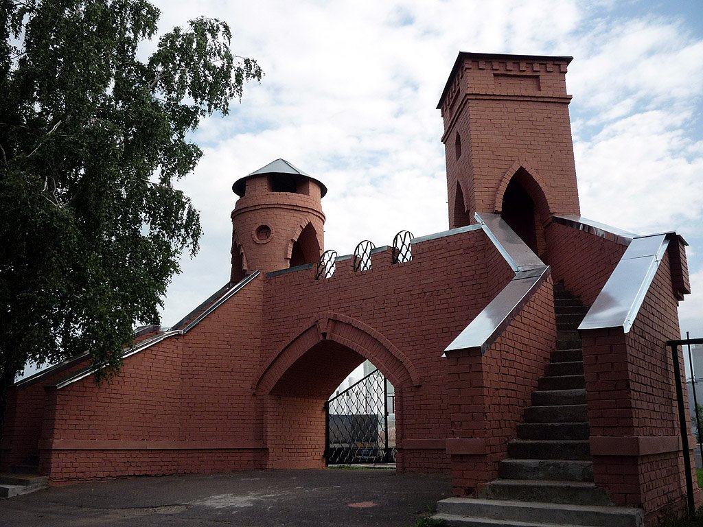 "Замок" на входе в детский сад (вид сзади), Алексеевка