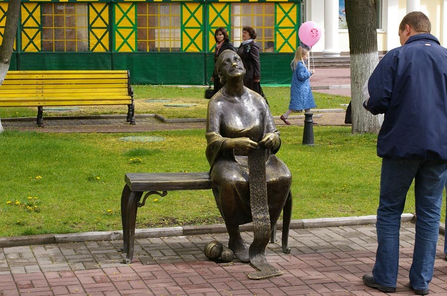 Памятник "Бабушка" / Monument Babushka (Grandmother) (09/05/2007), Белгород