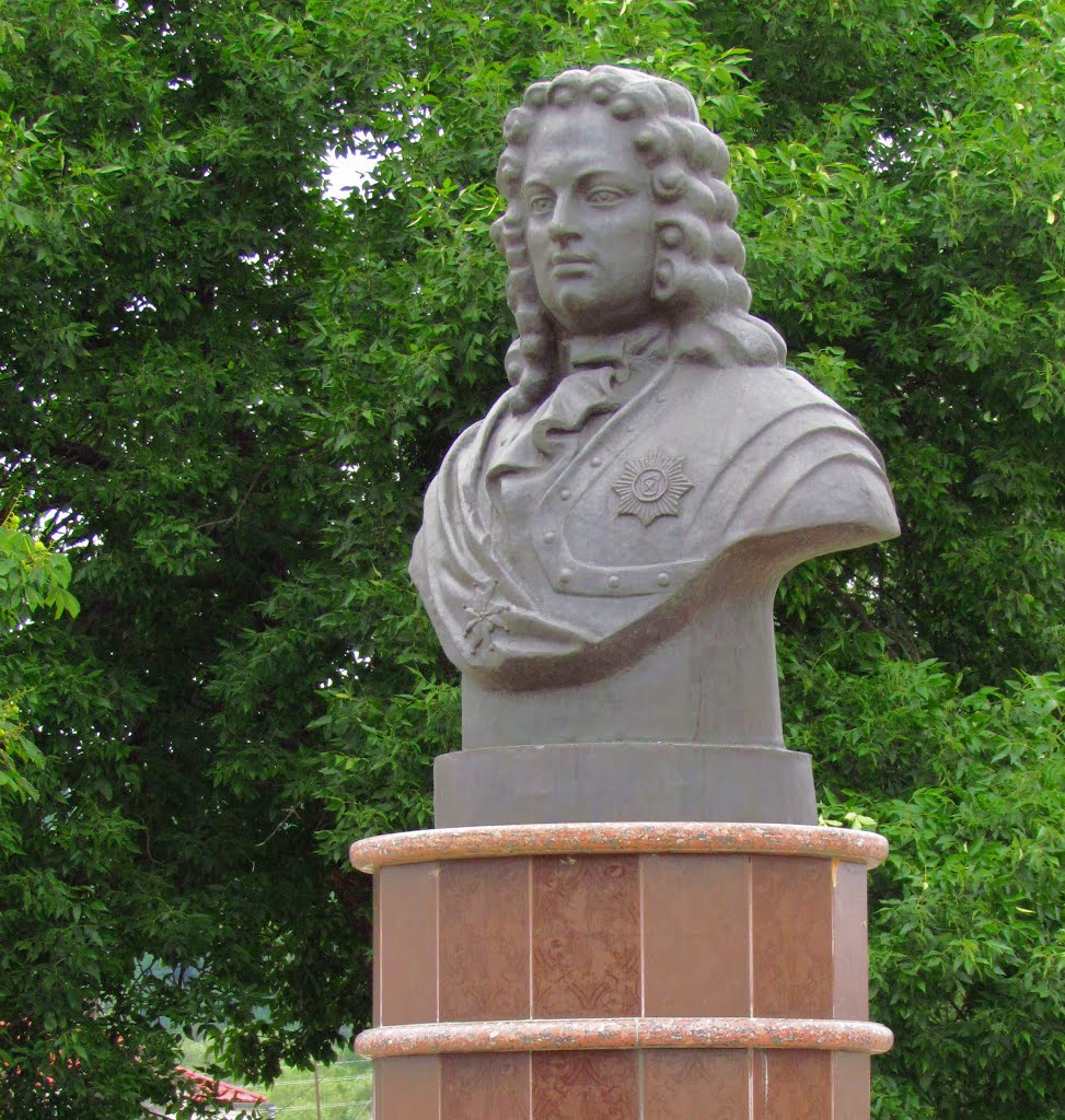 Бюст Бориса Петровича Шереметьева (1652-1719). Его именем было названо село Борисовка. 17 июня 2012., Борисовка