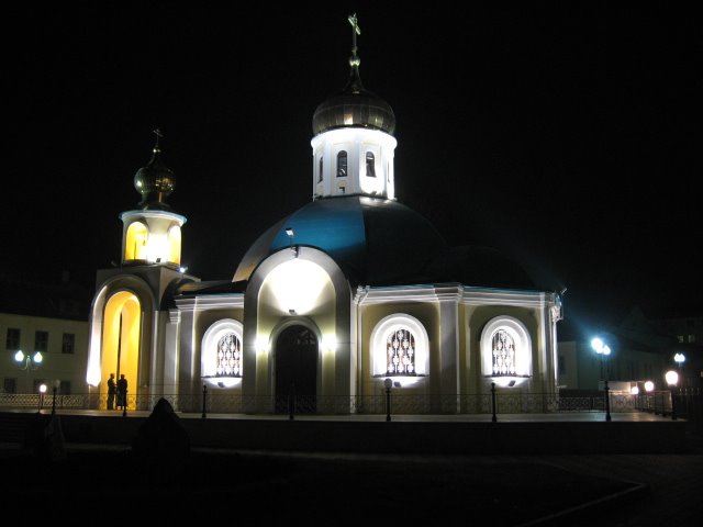 Храм Ксении Петербургской вечером, Губкин