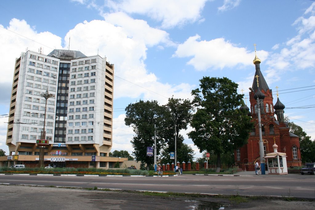 Казино и церковь... кому налево кому направо..., Брянск