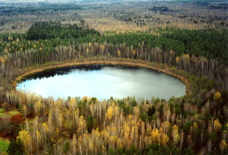 Round lake by autumn, Кокаревка
