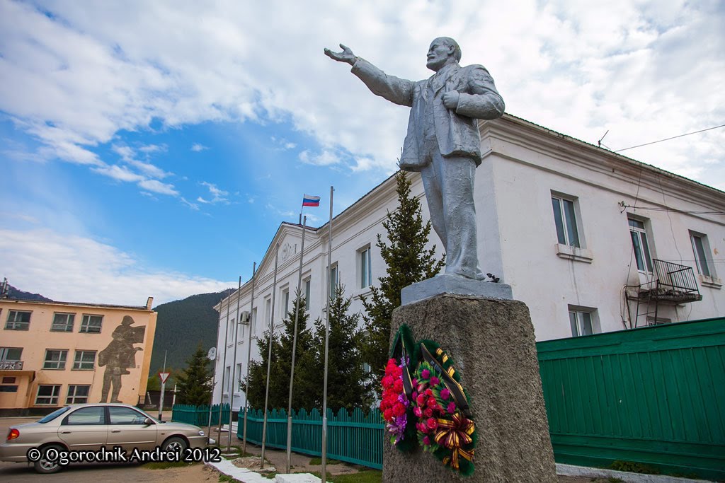 Бурятия.Памятник В.И.Ленину в Баргузине, Баргузин