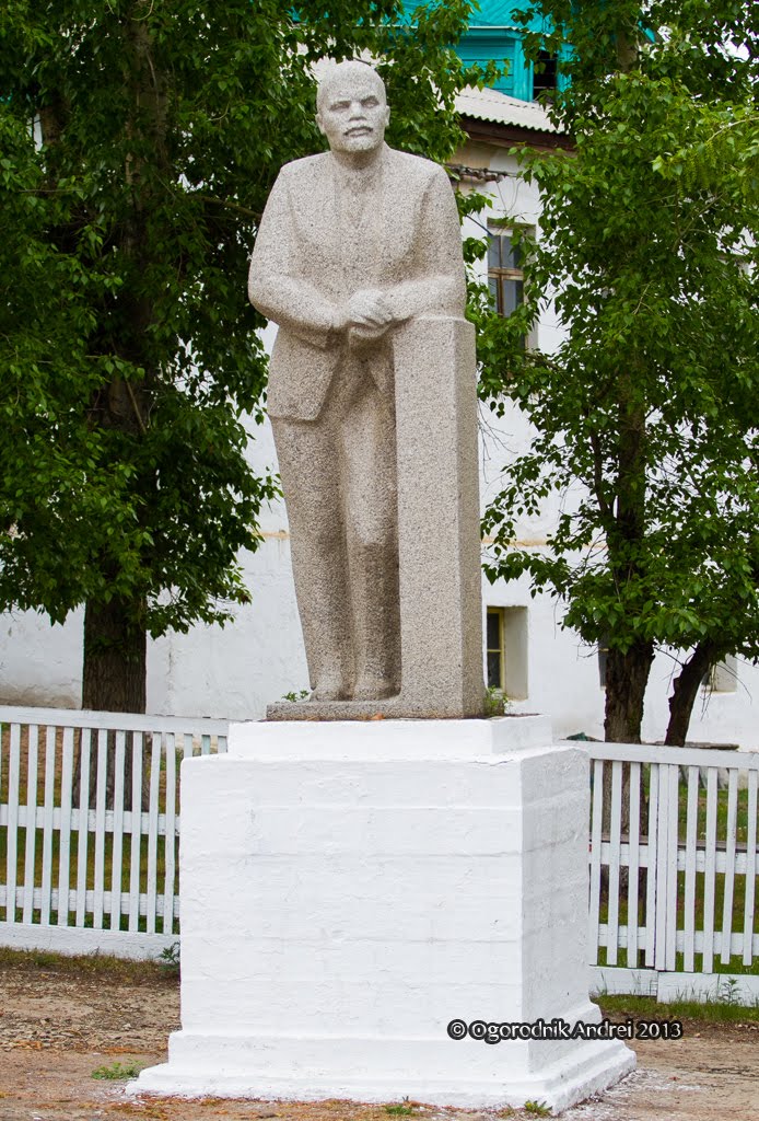 Бурятия.Памятник В.И.Ленину в селе Мухоршибирь, Илька