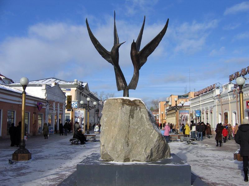 Памятник "2 птицы" на улице Ленина, Улан-Удэ
