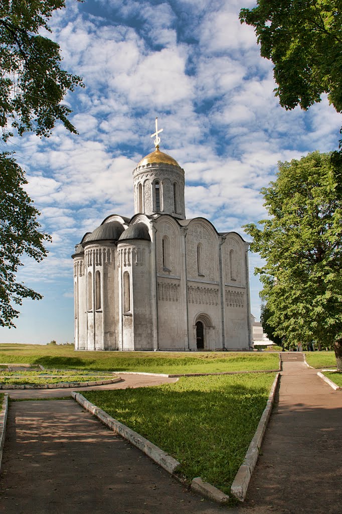 Дмитриевский собор (Владимир)., Владимир