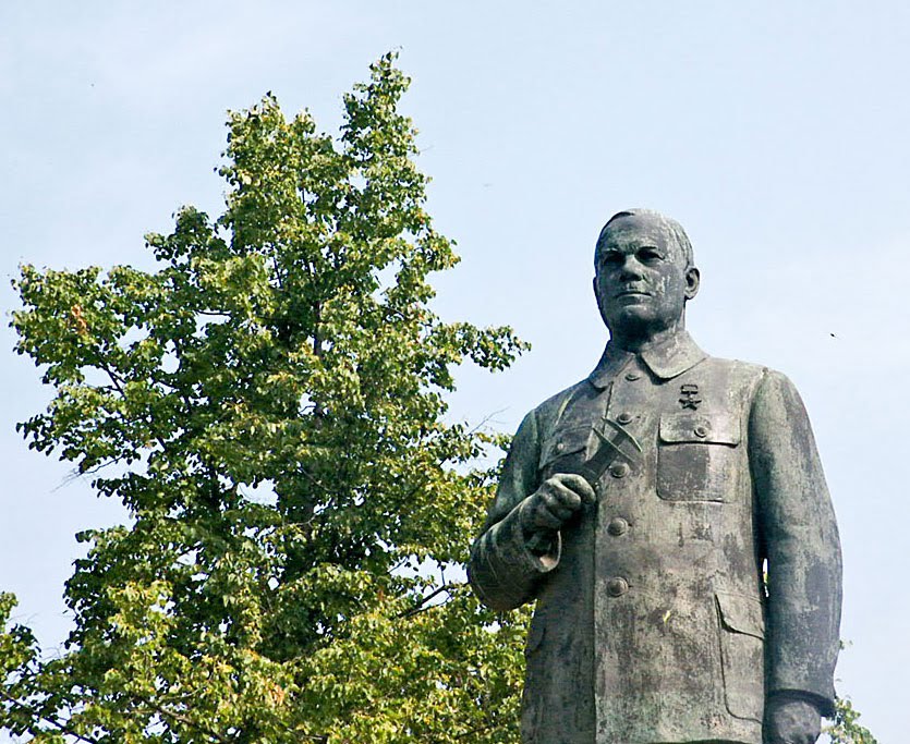 Памятник В.А. Дегтяреву в г. Коврове, Ковров