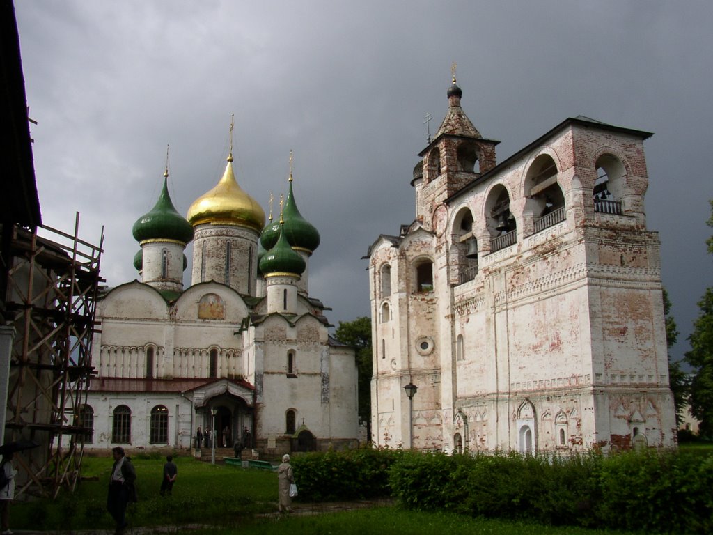 Kolokolnya and church in Svjato-Yefimievskiy monastery, Суздаль