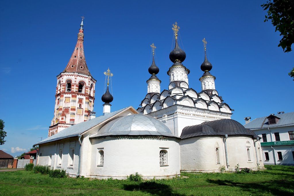 Суздаль.  Антипиевская церковь (1745г) и Лазаревская церковь (1667 г.)   Suzdal.  Antipievskaya Church (1745g) and Lazarus Сhurch (1667), Суздаль