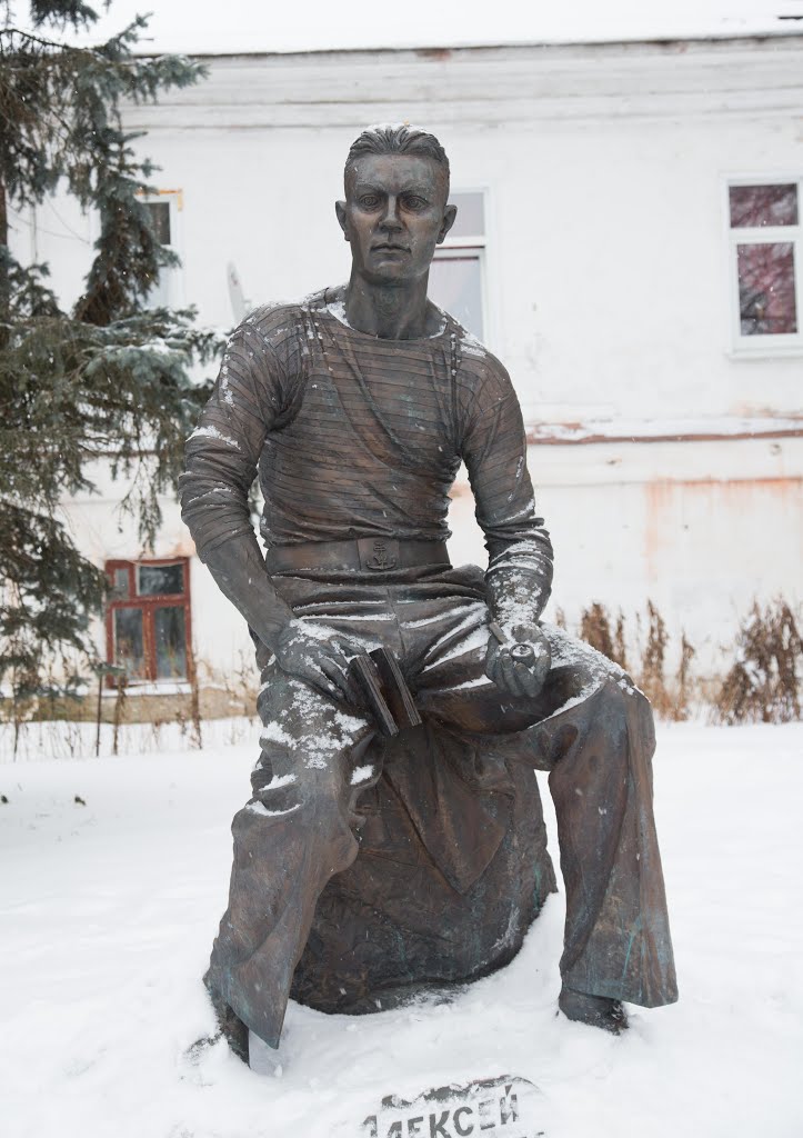 Памятник Алексею Лебедеву - поэту и моряку  Monument Aleksey Lebedev - poet and sailor, Суздаль