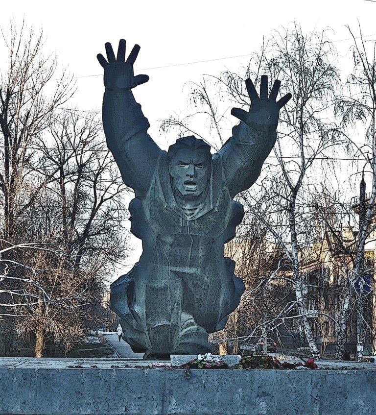 Памятник герою, Алущевск