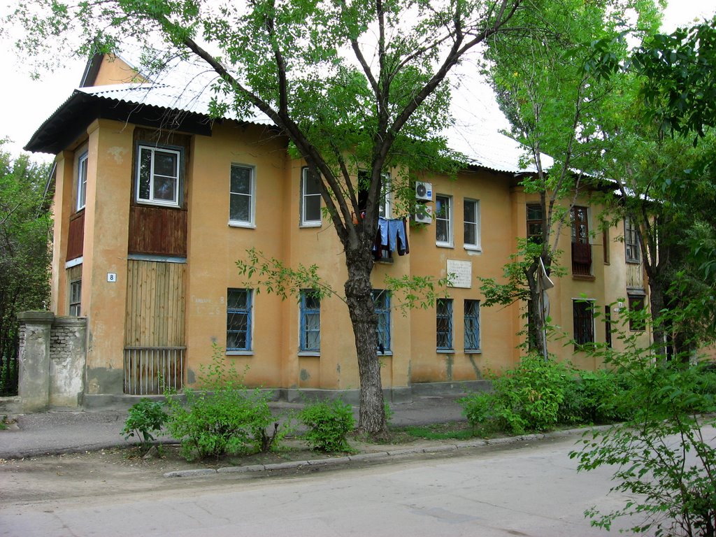 Первый бетонный дом в Волжском. The first concrete house in the Volgsky cyti., Волжский