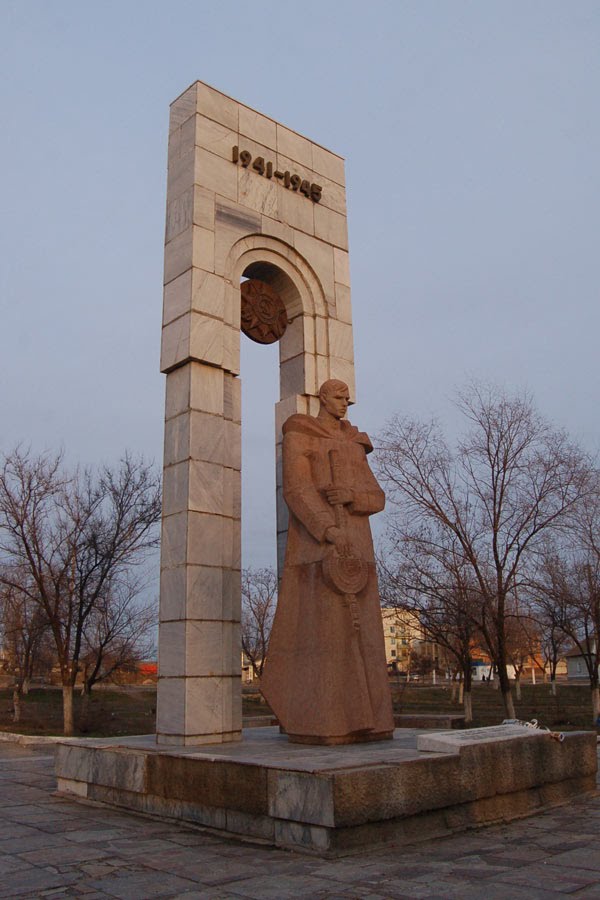 Памятник. (Memorial WW-II), Дубовка