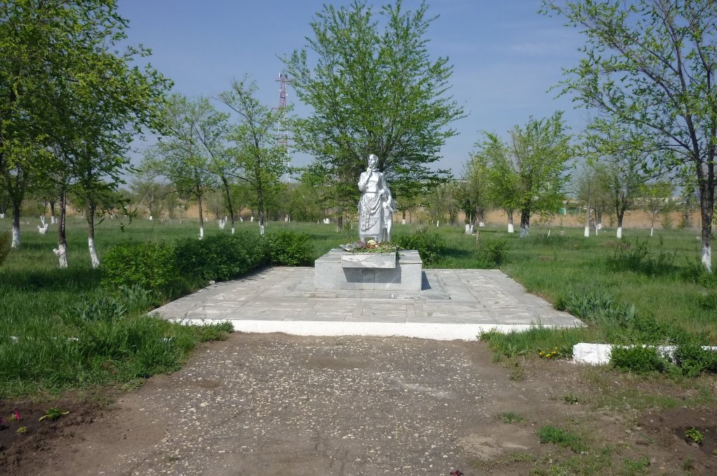 Памятник, Палласовка