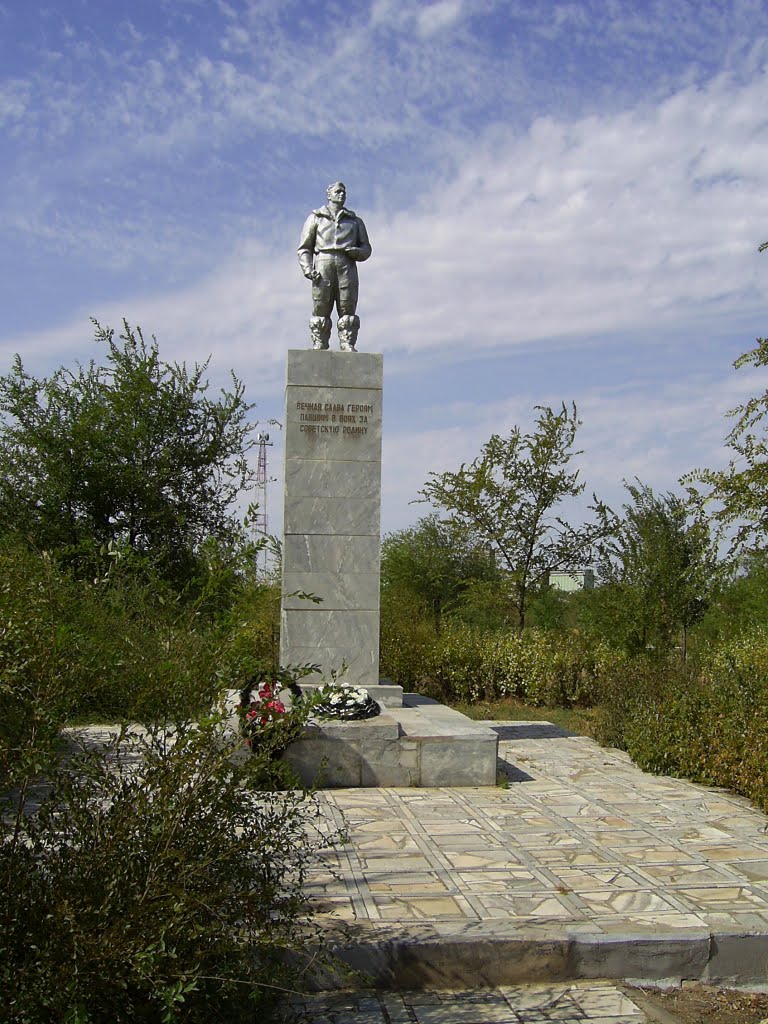 Памятник летчику Серогодскому, Палласовка