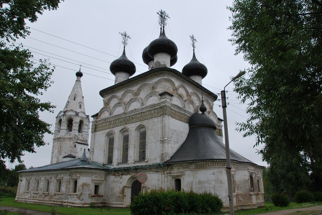 Church in summer, Белозерск