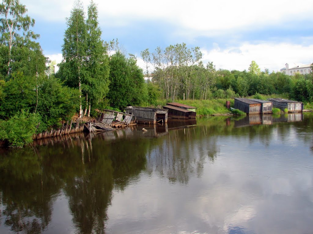 Older garages for boats on the Vytegra river / Старые лодочные гаражи на реке Вытегра, Вытегра