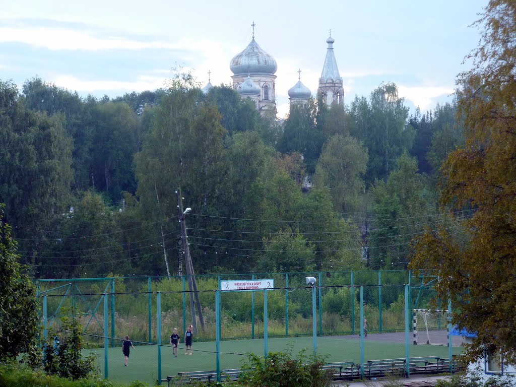 Sports ground and the Cathedral / Спортплощадка и Собор, Вытегра