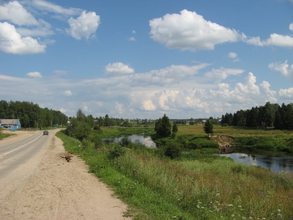Road near river, Сямжа