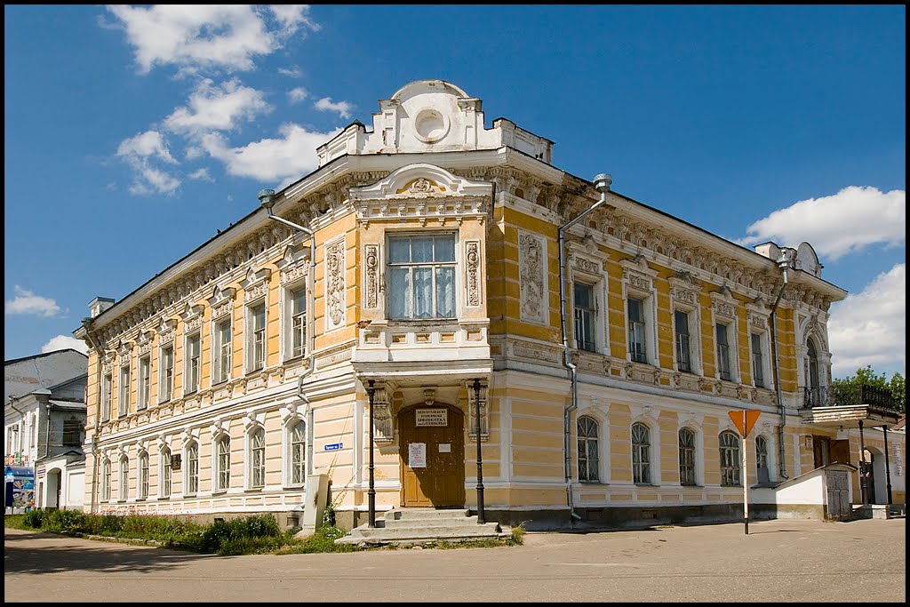 Nice manor-house in Ustujna, Устюжна