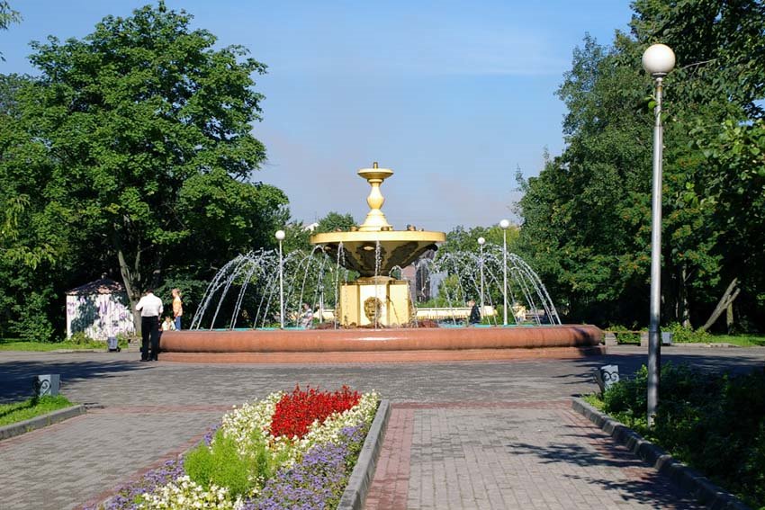 Фонтан в Комсомольском парке / Fountain in the Komsomol park (22/07/2007), Череповец
