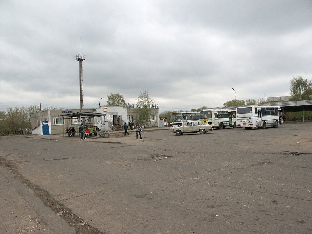 Россия: Нижегородская область: Балахна: автостанция; 11:41 09.05.2006, Балахна