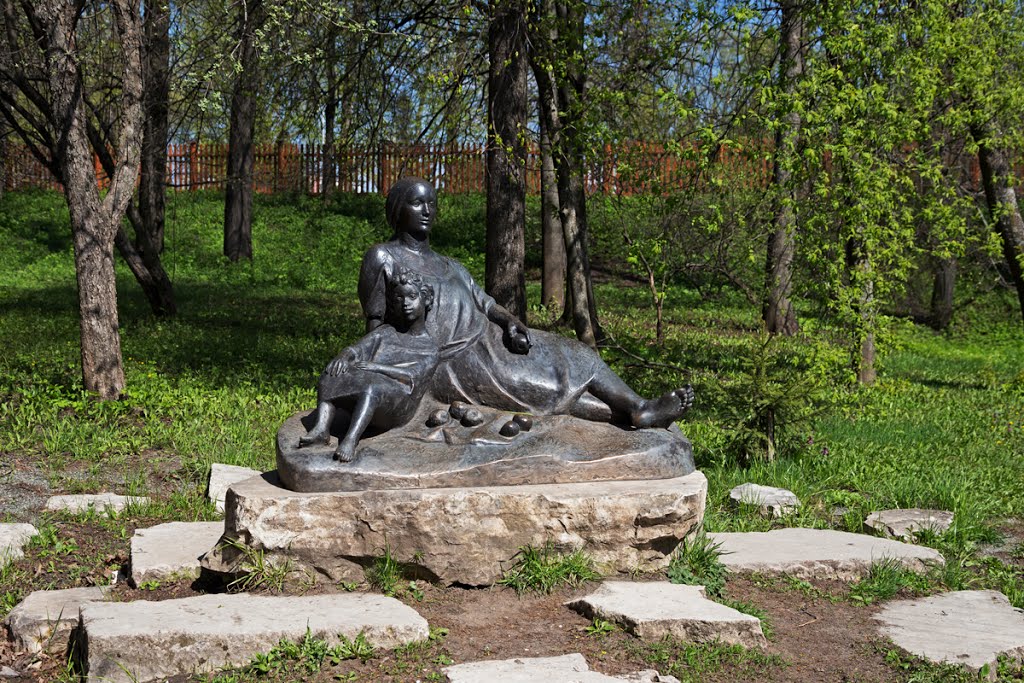 Памятник маленькому Пушкину и няне Арине Родионовне, Большое Болдино
