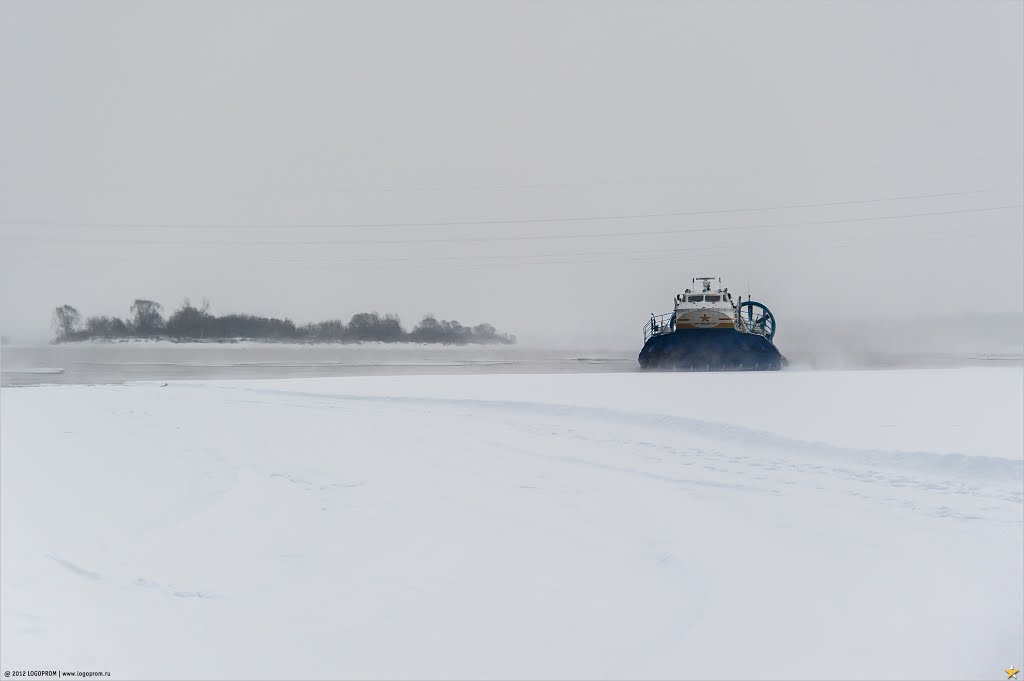 Testing Khivus-48 hovercraft in transit from water to ice // Испытания СВП Хивус-48 по переходу с воды на лед, Большое Пикино