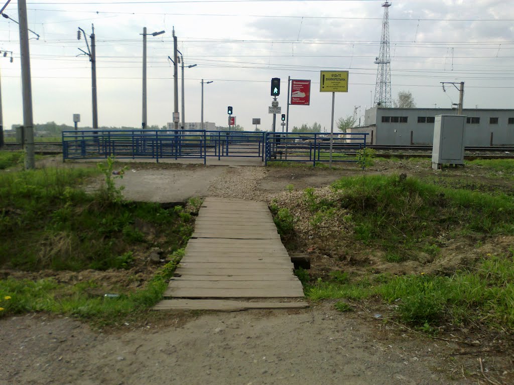 пешеходный мостик (07.05.2012), Горбатовка