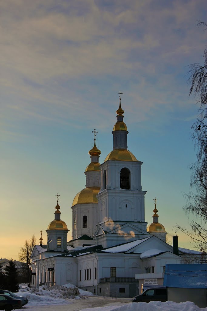 Казанская церковь в первых лучах солнца, Дивеево