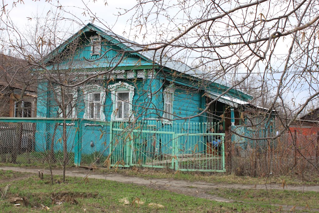 House, Лукоянов