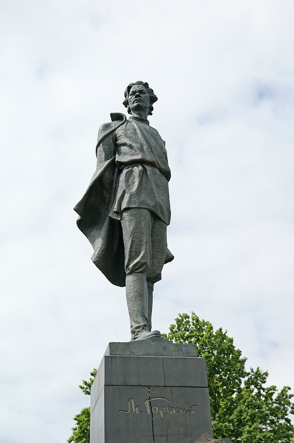 памятник Горькому, Нижний Новгород