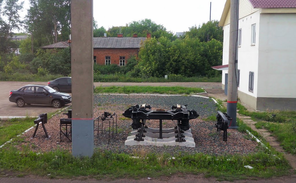2014. Памятник железнодорожным атрибутам на станции Сергач., Сергач