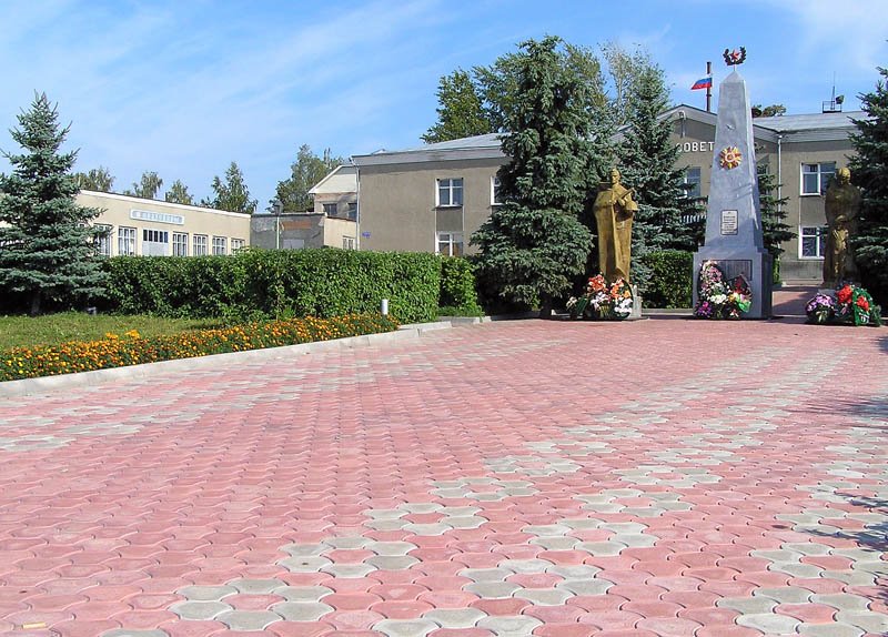 Памятник памяти погибшим во Второй Мировой Войне в центре Сеченово, Сеченово