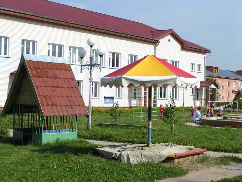 Во дворе детского сада (Backyard of childrengarden), Сеченово