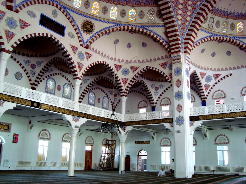 Внутри Джума мечети, Махачкала