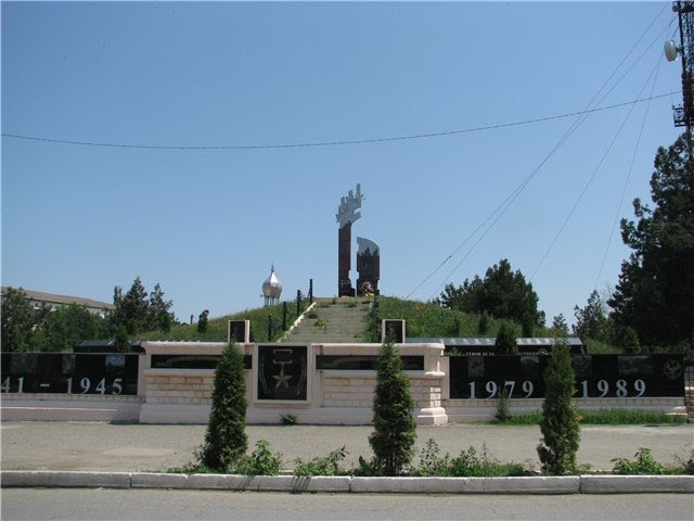 Хасавюрт. Холм памяти (мемориал памяти защитников Родины), Новолакское