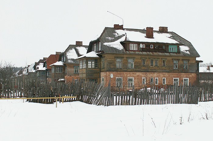 Кооперативный посёлок (1925-1930). Состоит из 54 домов, из них 14 с квартирами-мансандрами на третьем этаже. Фото 2008 г., Вичуга