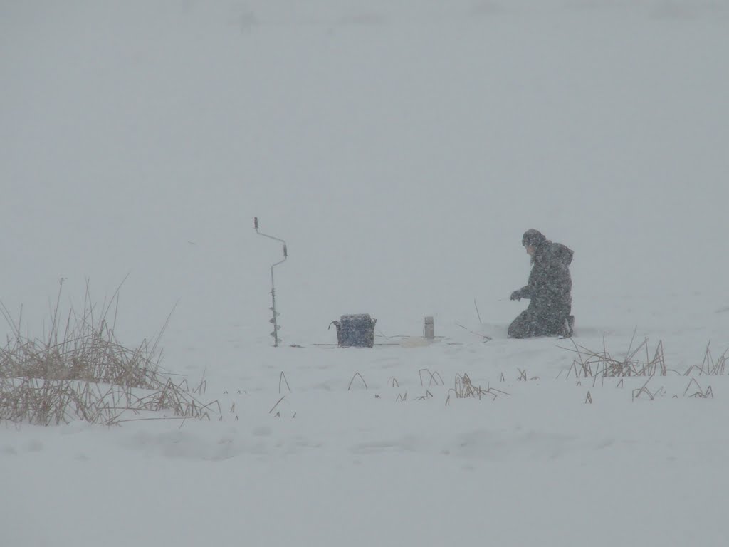 Одинокий рыбак под снегопадом., Шуя