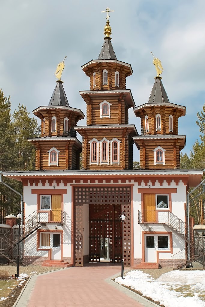 Ворота ограды Благовещенской церкви в Саянске., Саянск