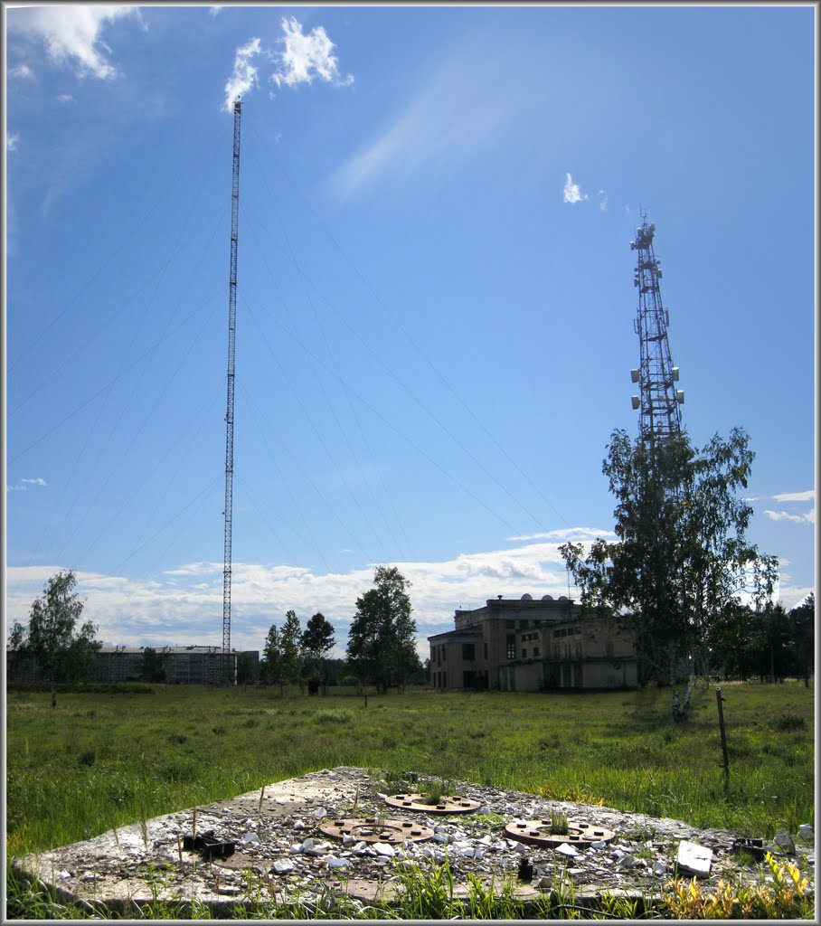 Основание рухнувшей радиомачты.  The Base  of the Fallen Radio Mast., Ангарск