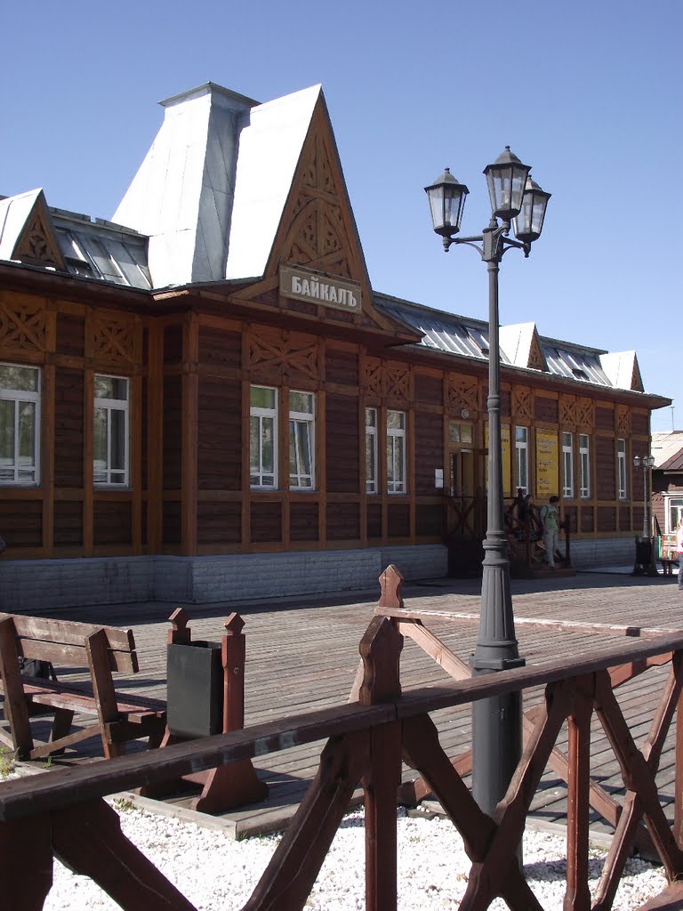 Вокзал на станции Байкал, Байкал