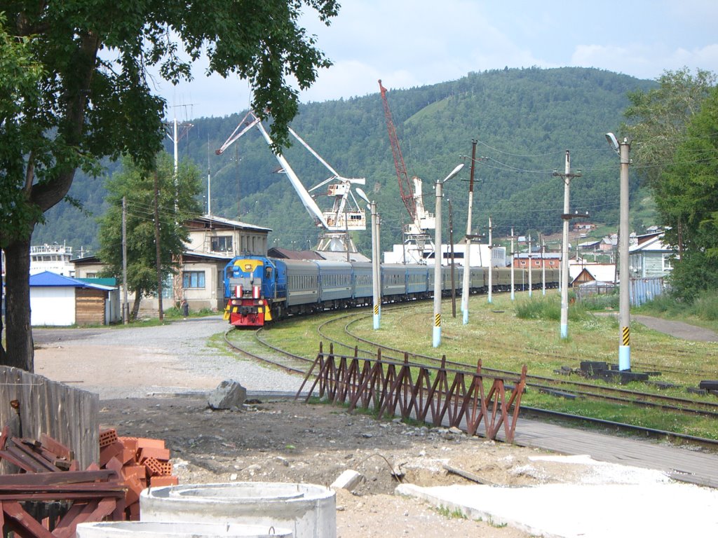 Trans-Sibirean Railroad arriving in Port Baikal, Байкал