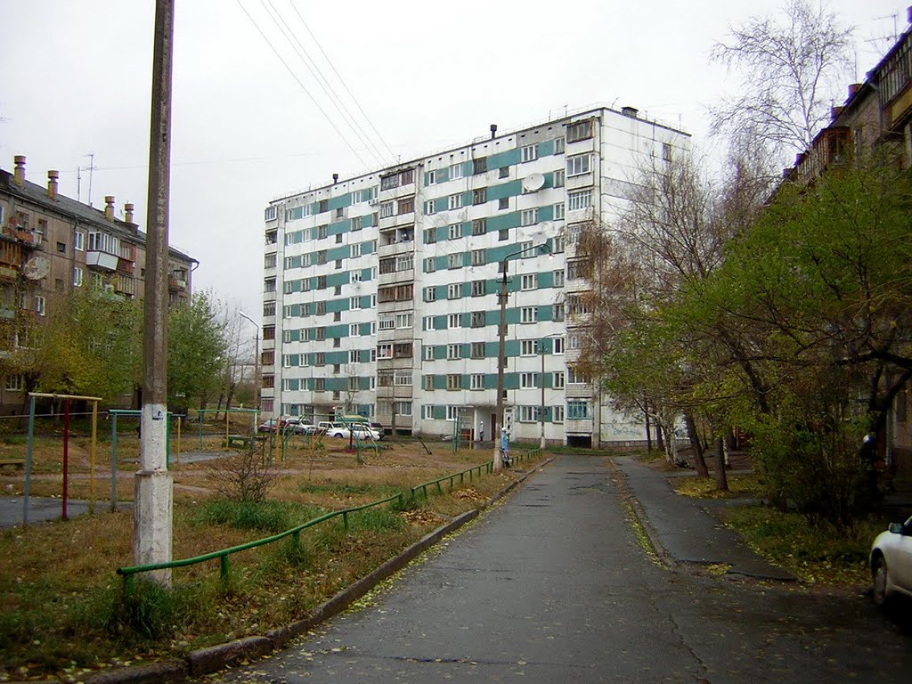 Bratsk, Kosmonavtov blvd house 26А. Apartment house