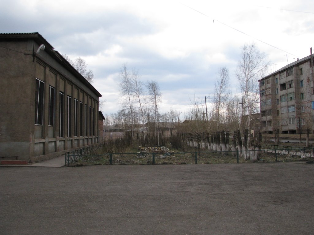 School #2 courtyard, facing east, Вихоревка