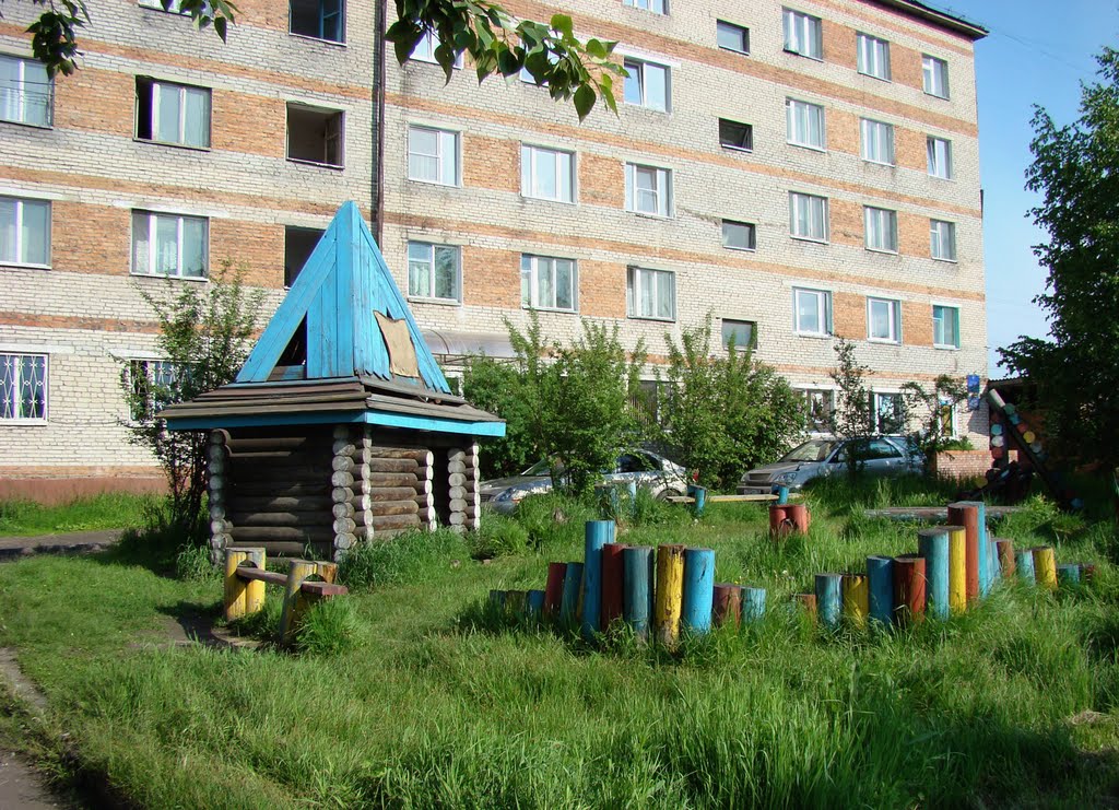 Нижнеудинск. Детская площадка на ул. Ленина, Нижнеудинск