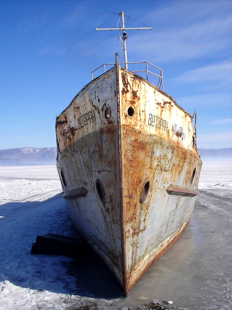 The ship on an ice in Sludyanka, Слюдянка