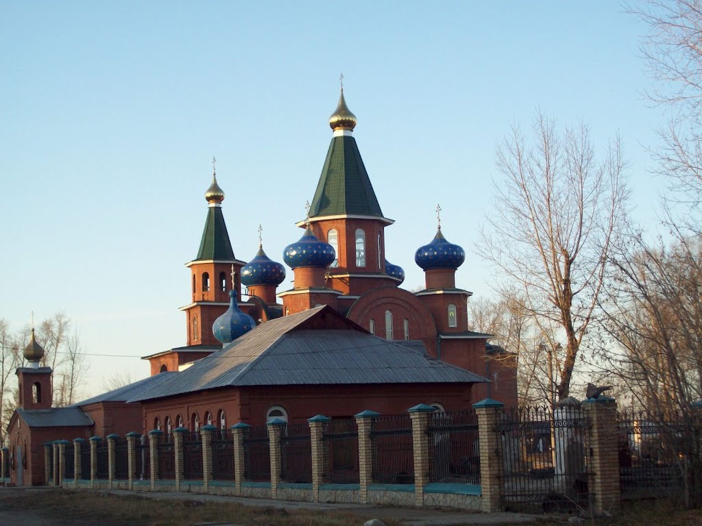 действующая церковь и строящийся храм, Усолье-Сибирское