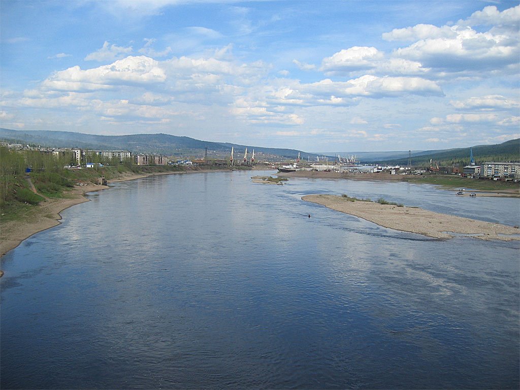 View to Lena from bridge, Усть-Кут
