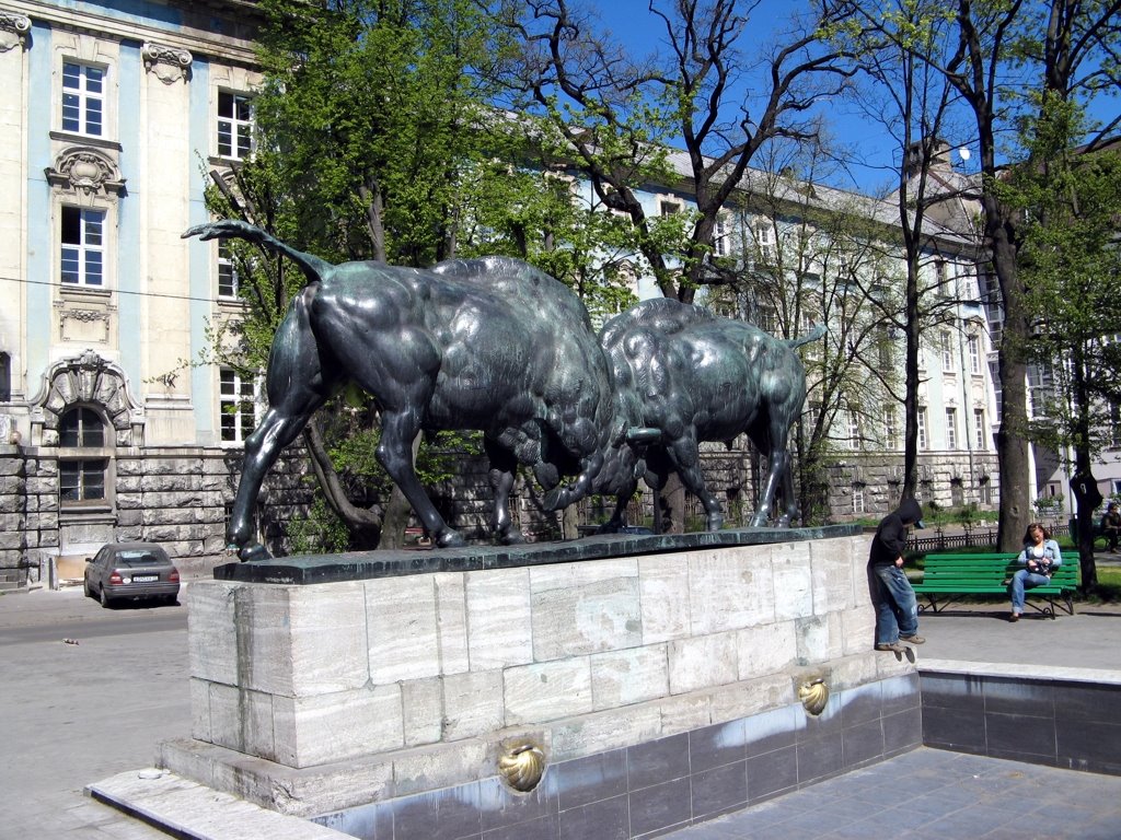 Скульптура "Борющиеся Зубры" (August Gaul, 1912 aufgestellt), Кёнигсберг